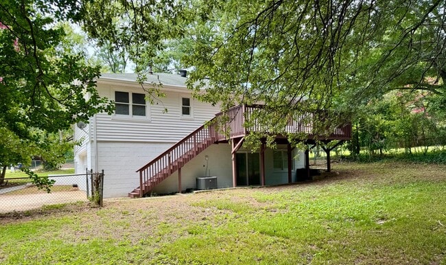 Building Photo - 508 Landers Dr SW
