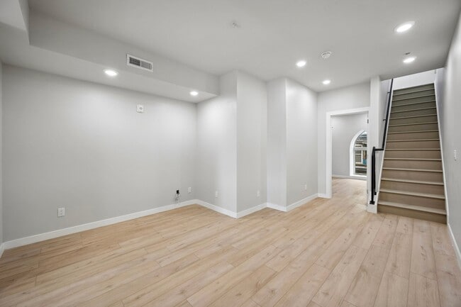 Building Photo - 3727 Baring St
