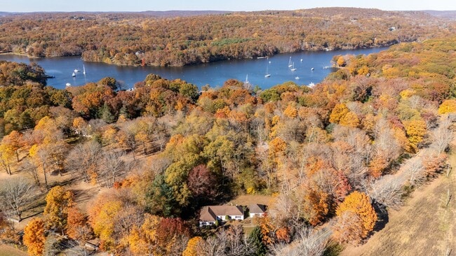 Building Photo - 123 Cove Rd