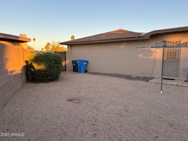 Building Photo - 3625 E Garden Dr