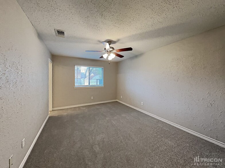 Building Photo - 8620 Santa Clara Dr