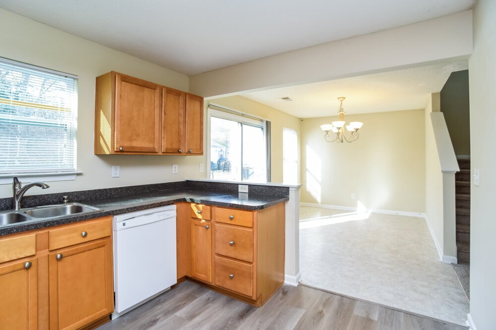 Building Photo - 5231 Fernhill Dr