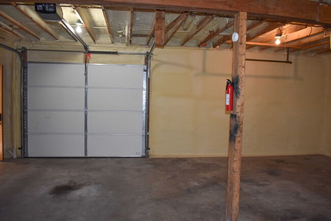 Building Photo - 2 Bedroom in Jersey Shore with 1 Car Garage!