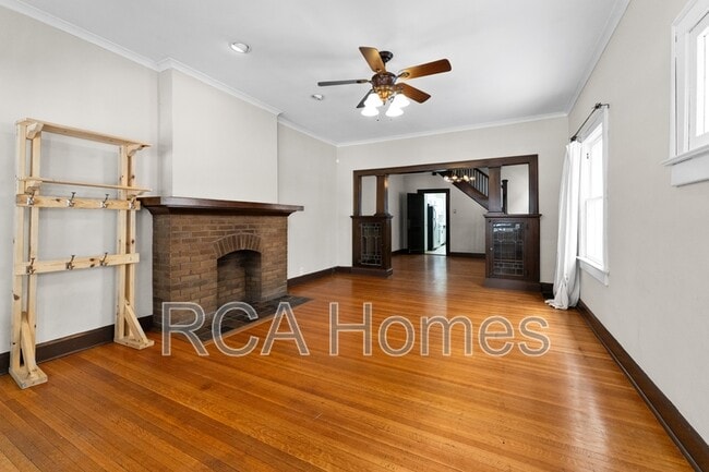 Building Photo - 4704 Broadway St