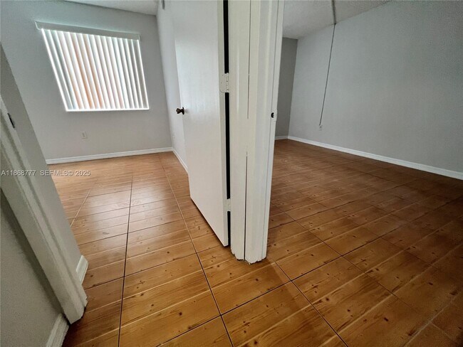 Building Photo - 1187 NW 124th Ave