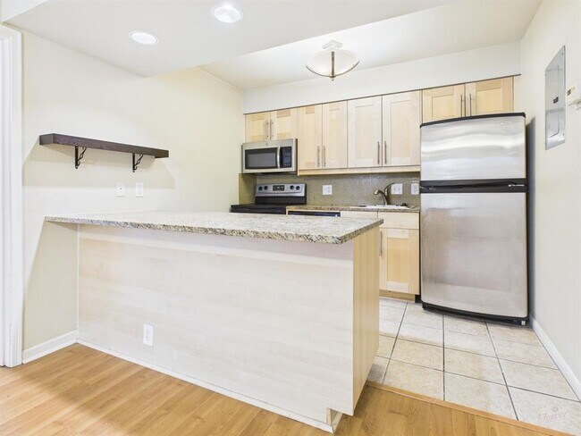 Building Photo - 7685 Northcross Dr