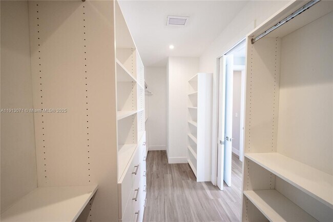 Building Photo - 3651 SW 26th St