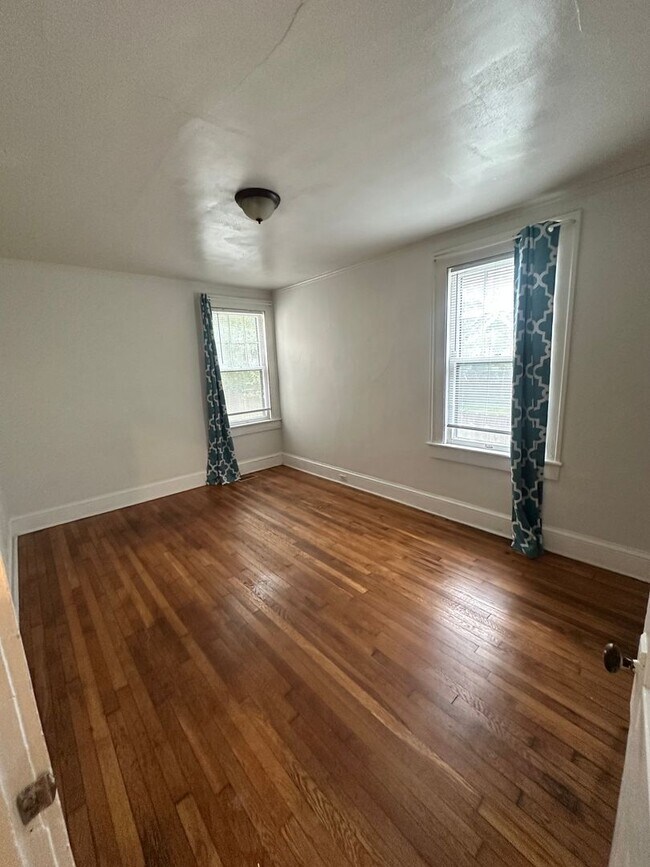 Building Photo - 527 Maryland Ave