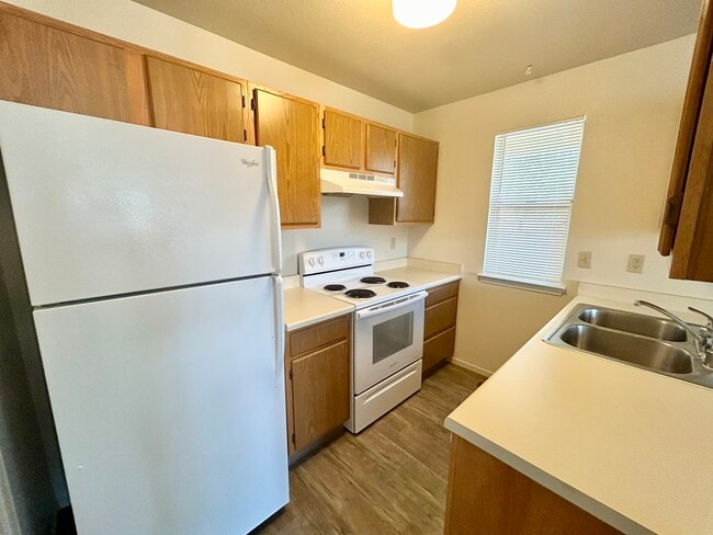 Building Photo - 1183 Town House Cir