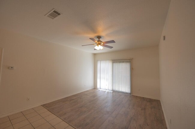 Building Photo - 1908 San Antonio St