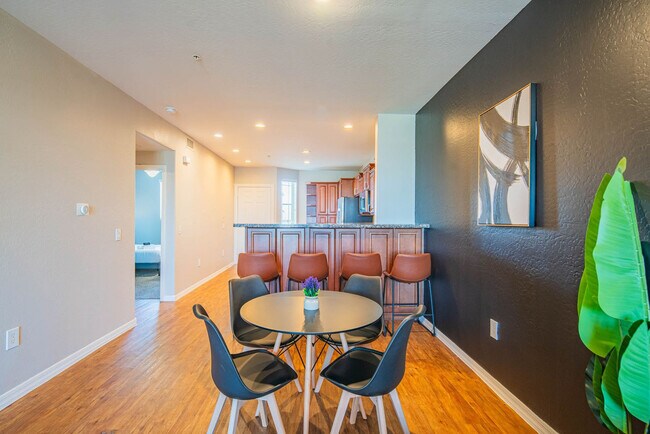 Building Photo - 1275 E University Dr