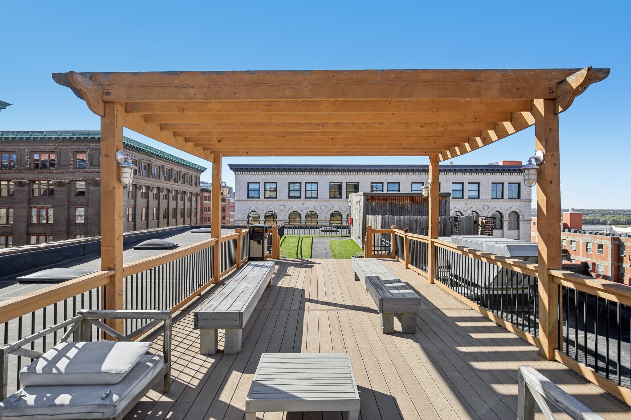 Building Photo - 308 W 8th St