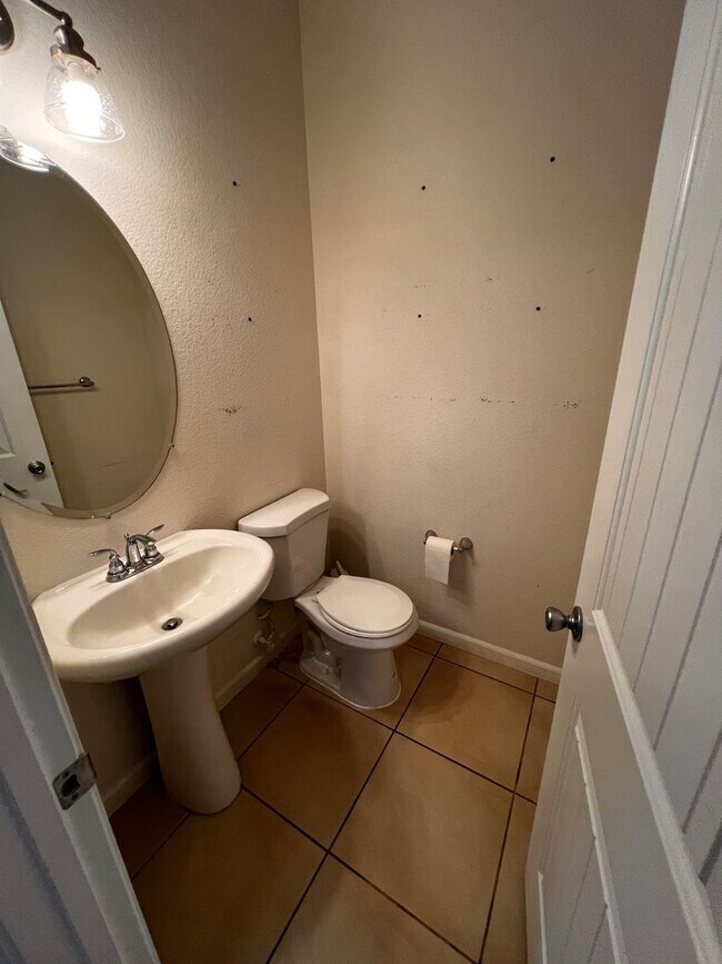 Building Photo - Great looking home and neighborhood in the North Village area close to shopping and freeway access