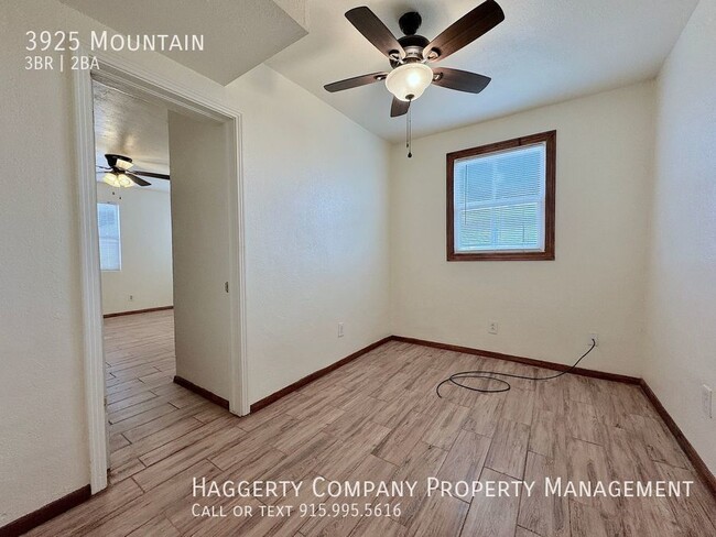 Building Photo - Central El Paso 3 bed with bonus office an...