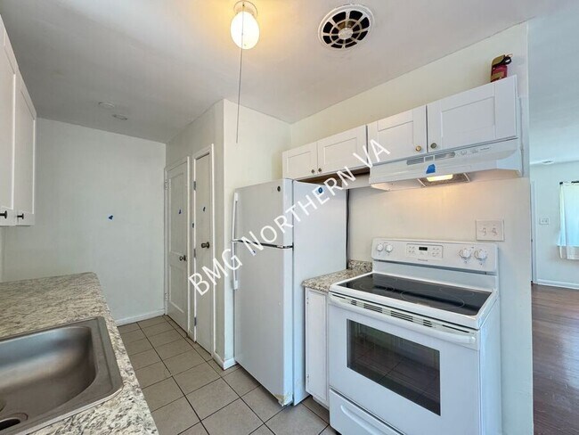 Building Photo - 7046 Lee Park Ct
