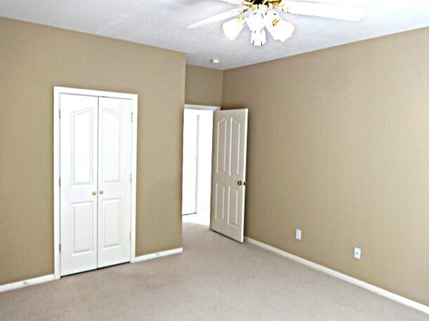 Building Photo - 15303 Baber Ct