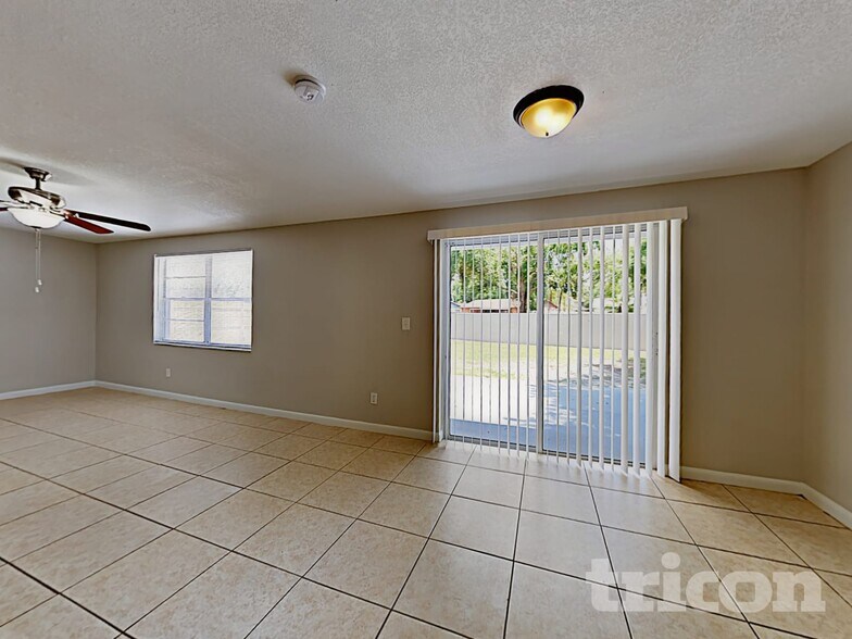 Building Photo - 6807 White Cliffs Way