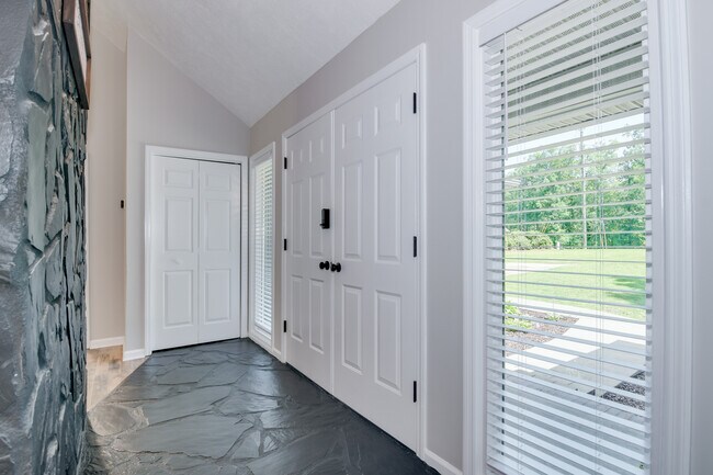 Building Photo - 219 Jasper Rd