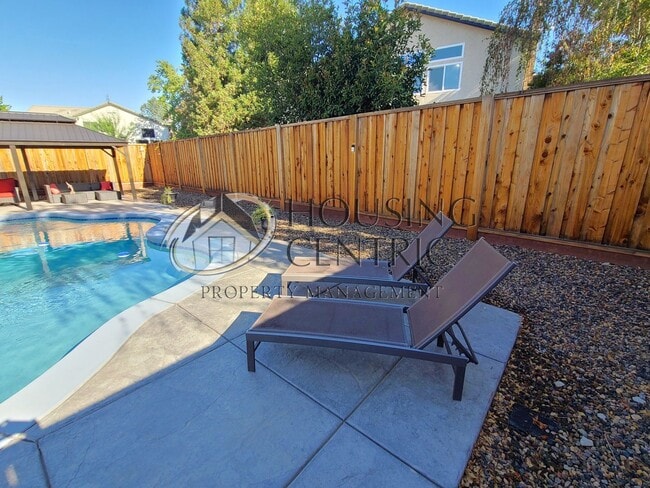 Building Photo - Executive Folsom Rental EXCELLENT Location and a POOL!