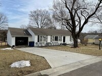 Building Photo - 820 Fir St