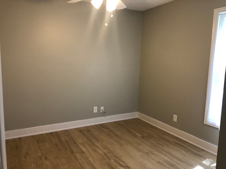 Bedroom 2 - 505 E Lincoln Ave
