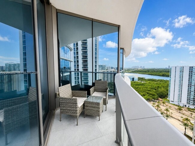 Building Photo - 15701 Collins Ave