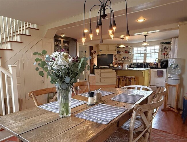 Building Photo - 2678 E Main Rd