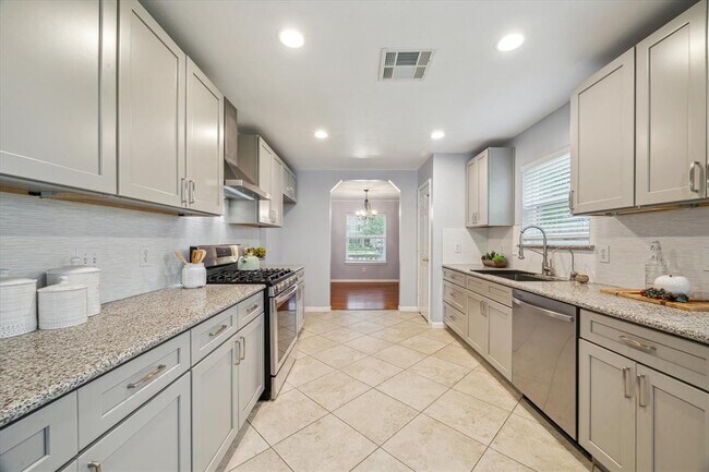 Building Photo - 3402 Fox Ct