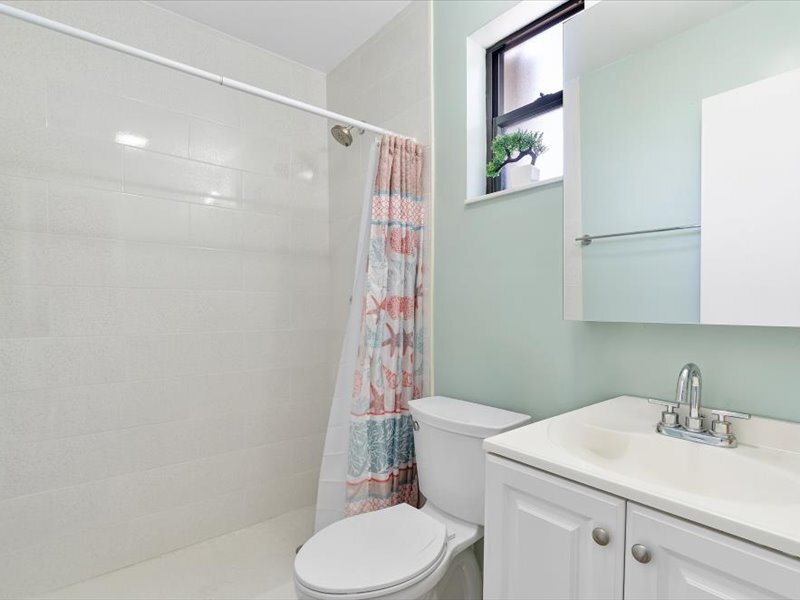 Primary in-suite bathroom - 6470 SW 38th St