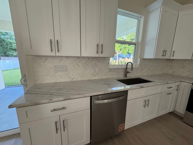 Building Photo - 247 Debary Dr