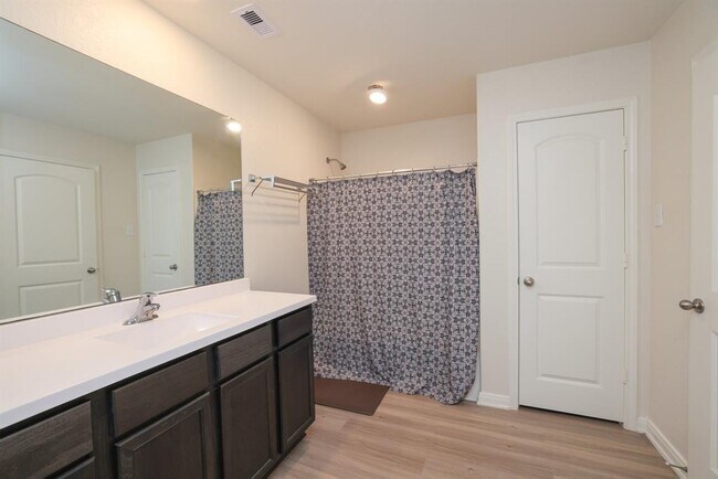 Building Photo - 20914 Solstice Point Dr