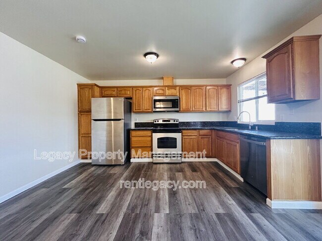 Building Photo - 803 Blue Bill Way