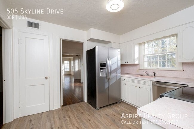 Building Photo - 505 Skyline Dr