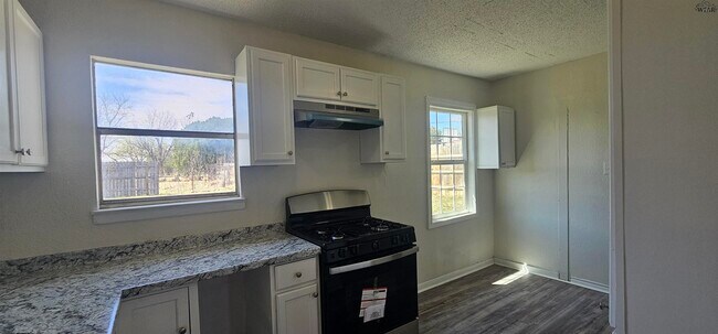 Building Photo - 1404 Deville St