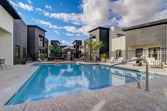 Building Photo - 9160 N 67th Ave