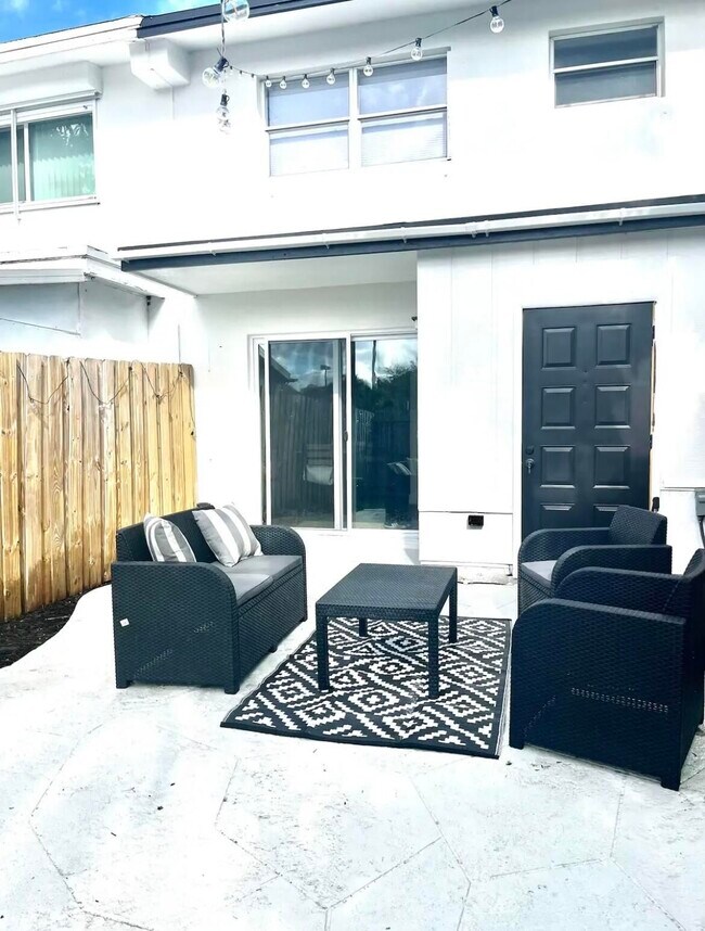 Building Photo - 3603 Townhouse Ct