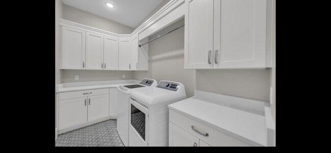 Building Photo - 2249 E Fieldstone Cir