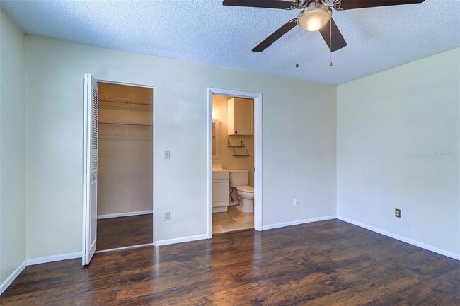 Building Photo - 1915 Saginaw Ct