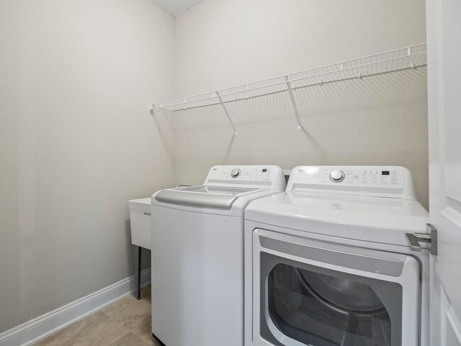 Building Photo - 4 bedroom, 3 bath home in Grand Landings G...