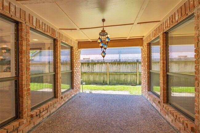 Building Photo - 911 Montview Dr