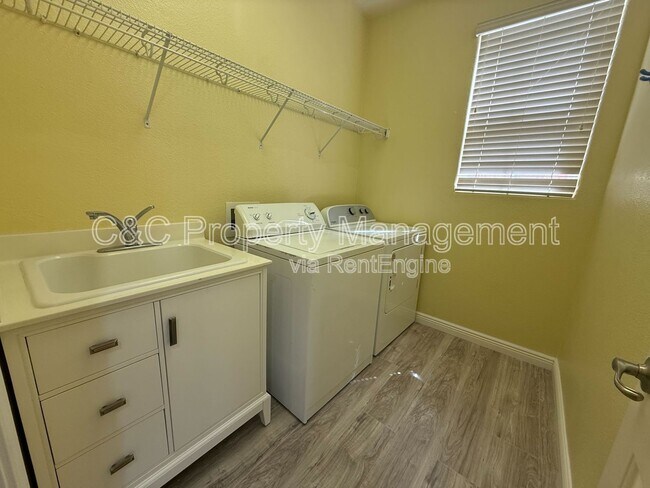 Building Photo - 1180 Pueblo Ct