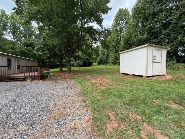 Building Photo - Semi-Country Living