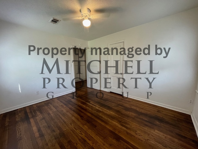 Building Photo - Welcome to 3610 S Lipscomb! 2 bedroom 1 ba...