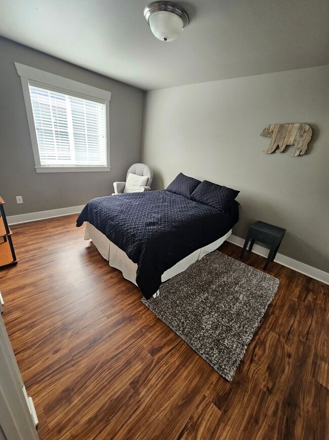 Building Photo - Move-In Ready Furnished Home | Utilities I...