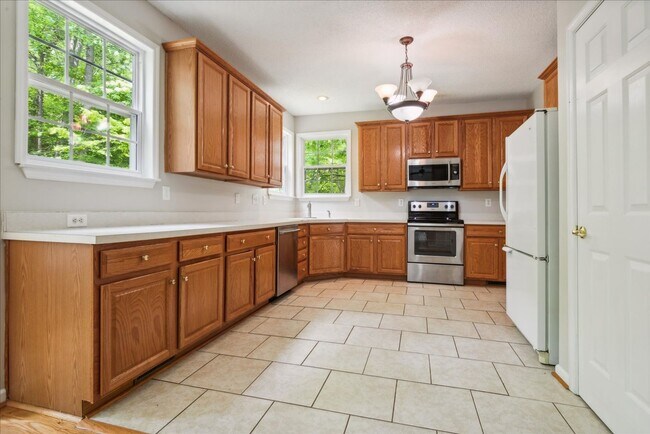 Building Photo - Spacious home in Fernbrook community and J...