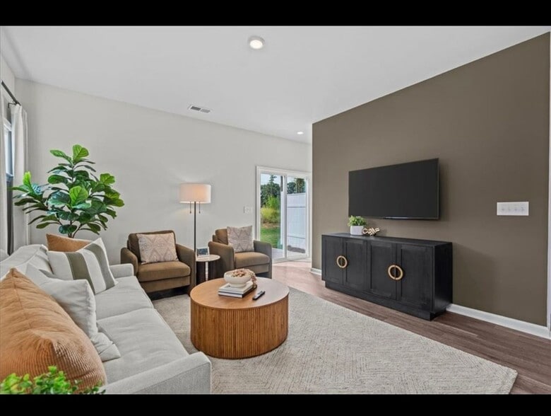 Building Photo - 109 Lowland Dr