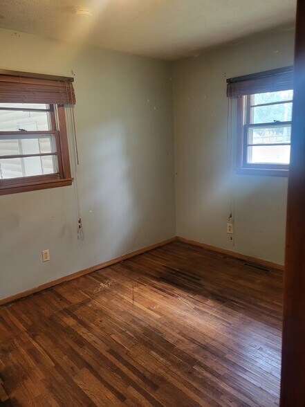 Building Photo - 507 N Eby St