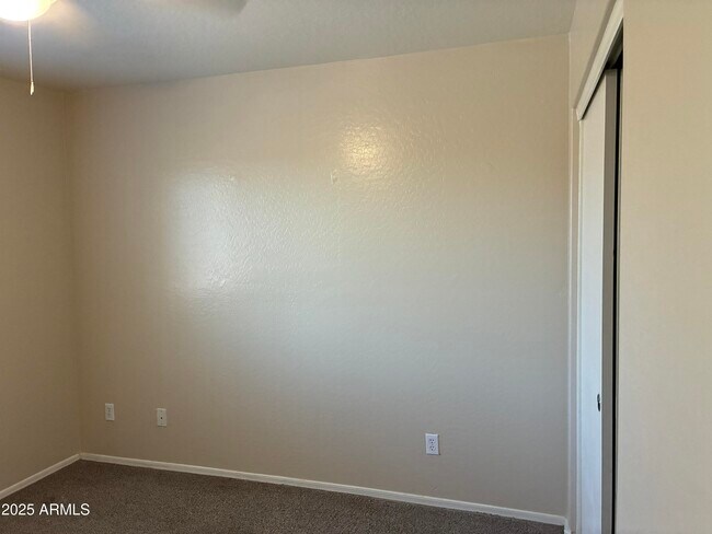 Building Photo - 7207 S Sunrise Way