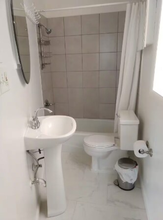 Building Photo - 131 C St SE