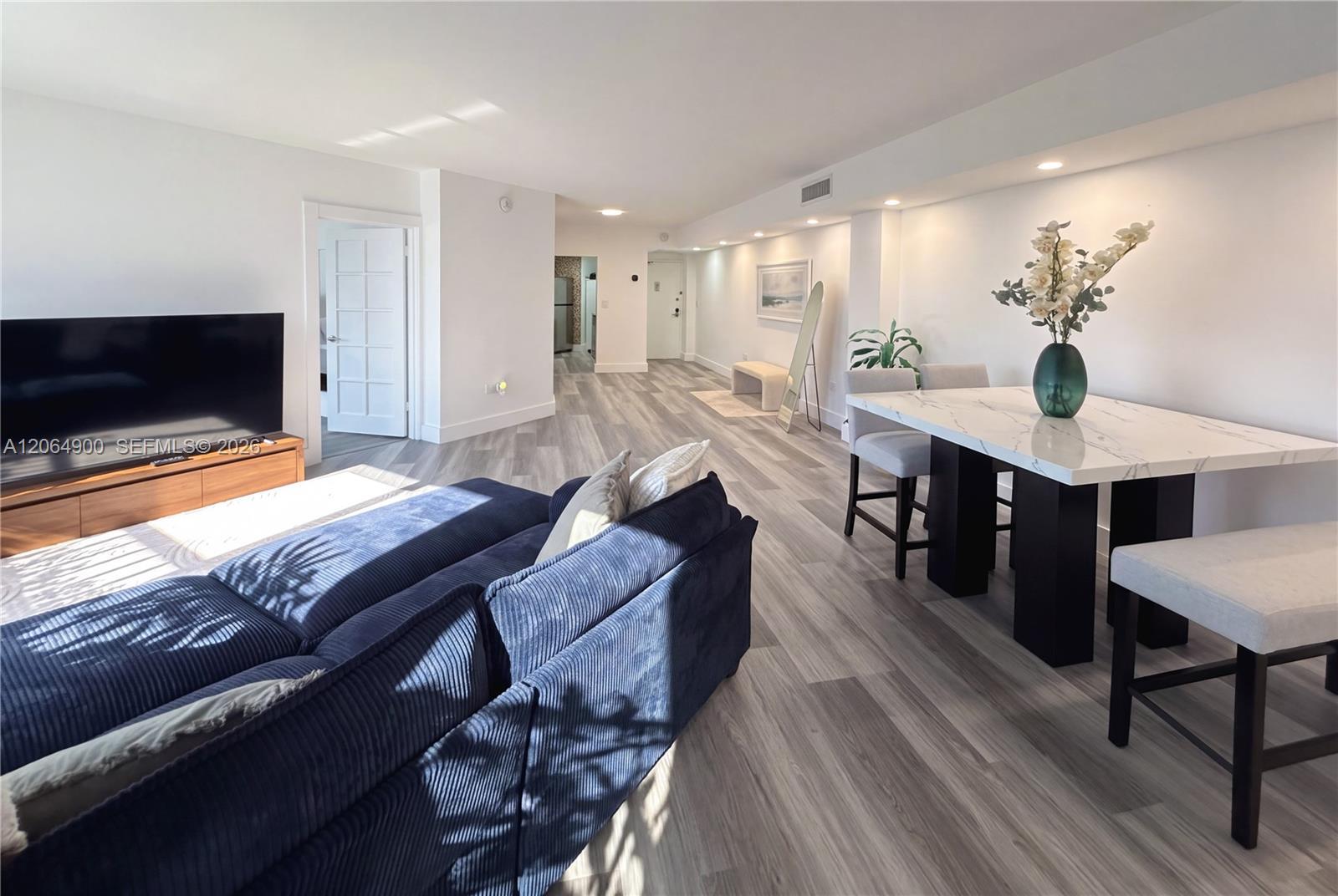 Building Photo - 801 Brickell Bay Dr